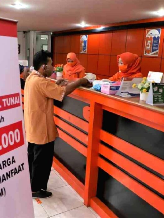 Prosedur lengkap penyaluran bansos di Kantor Pos dengan bahasa informatif, jelas, dan mudah diikuti.