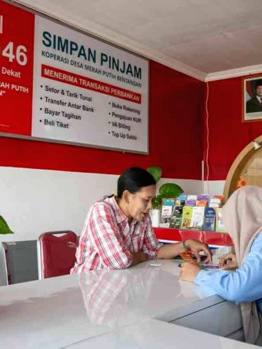 Rencana penyaluran Bansos PKH melalui Kopdes Merah Putih kembali mencuat setelah Kementerian Koperasi memberikan penjelasan resmi