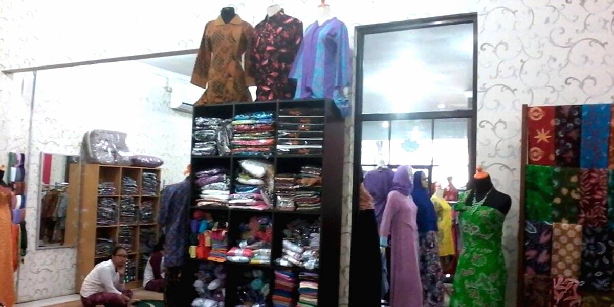Rumah Batik Djamil Menjadi Salah Satu Toko Batik yang Ramai Dikunjungi Oleh Wisatawan