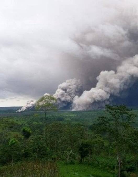 Semeru Erupsi, Awan Panas Meluncur 8,5 Km