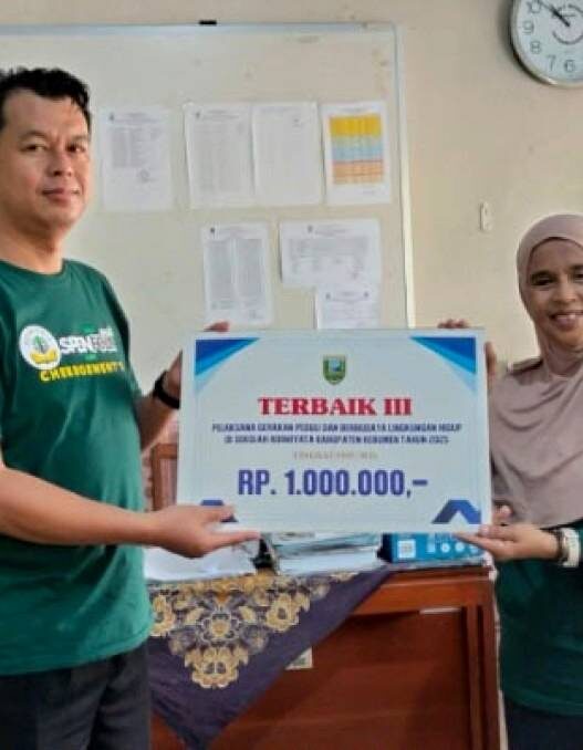 SMPN 4 Raih Penghargaan Sekolah Adiwiyata