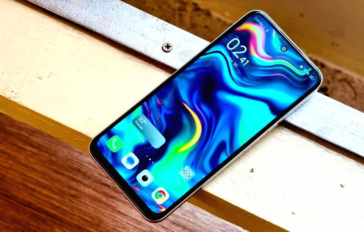 Tampilan Sisi Depan Tecno Spark 30c