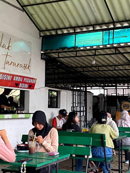 Tiga Pilihan Kuah Seblak Tararasik Bikin Nagih