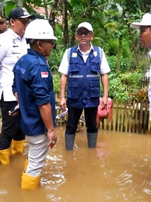 Wilayah Barat Langganan Banjir dan Longsor