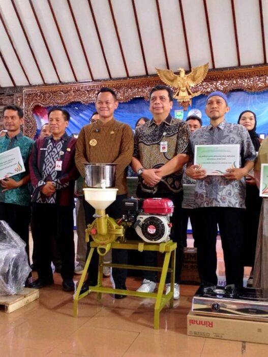 19 Kelompok IKM Dapat Bantuan Alat Produksi