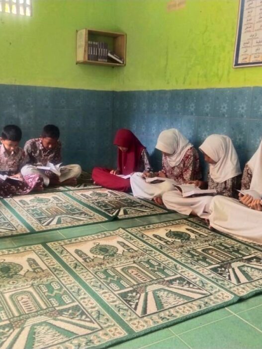 660 Mushaf Al Qur’an Dibagikan