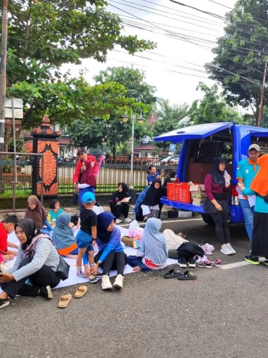 Anak Anak Serbu Stand Perpusda