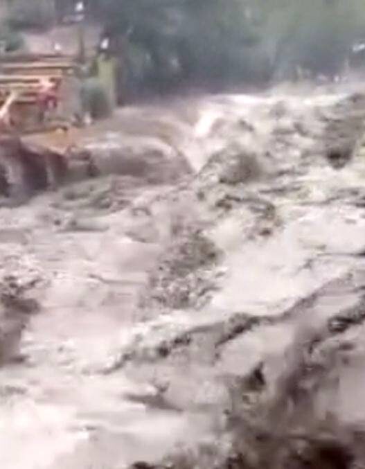 Banjir Bandang Terjang Guci