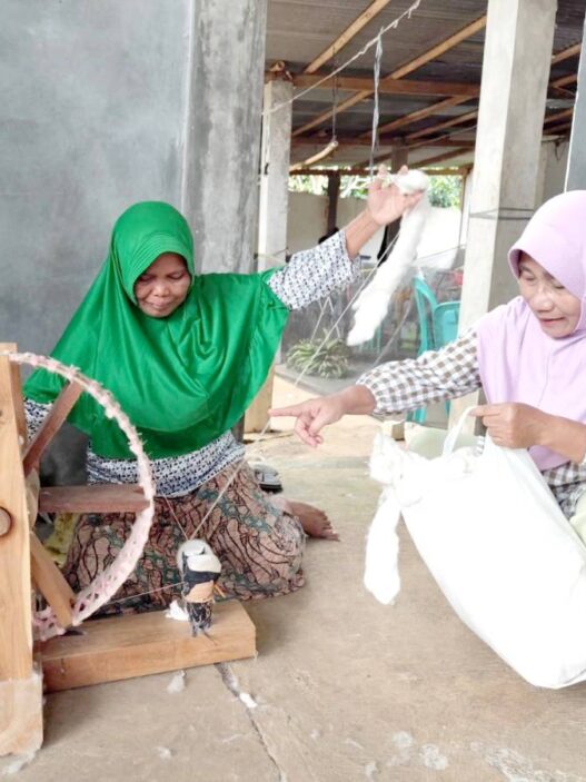 Benang Antih Tumanggal Bertahan Melawan Zaman