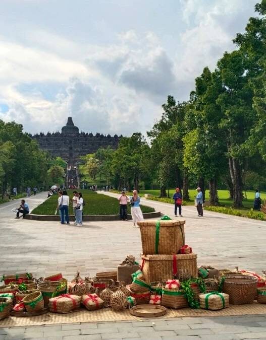 Cara Berbeda Rayakan Nataru di Tengah Sejarah