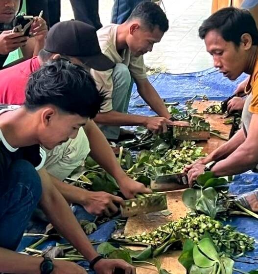 Eceng Gondok Diubah Jadi Pakan Ikan