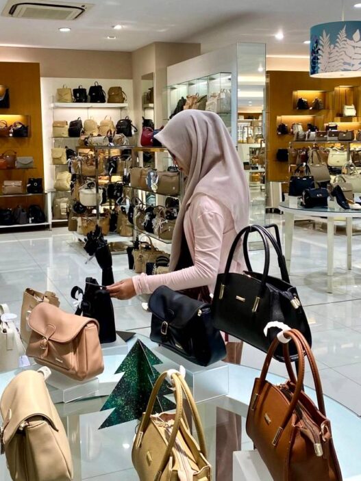 Elizabeth Beri Diskon Hingga 50 Persen