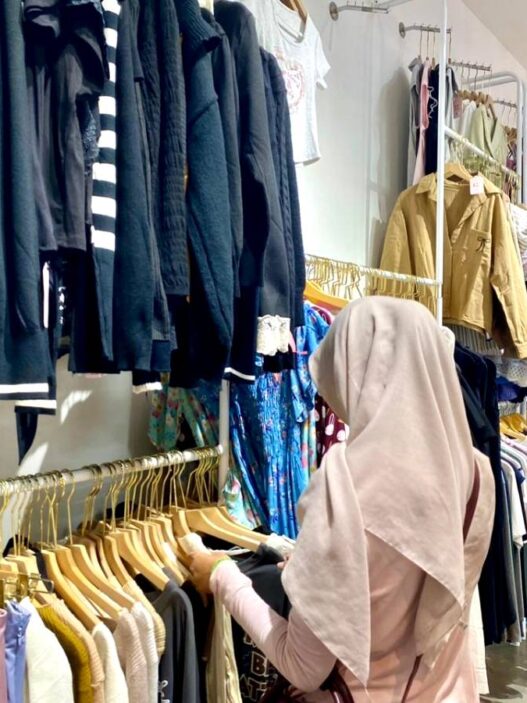Fashion Hits dan Nyaman Dipakai ala Dress Code