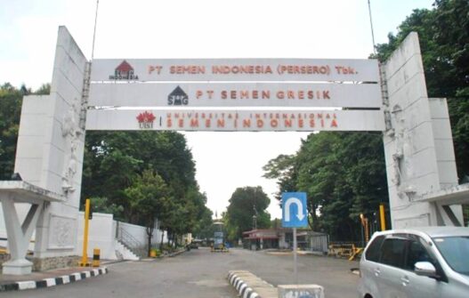 Gedung universitas uisi beasiswa semen indonesia