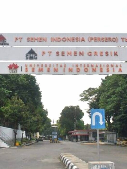 Gedung universitas uisi beasiswa semen indonesia