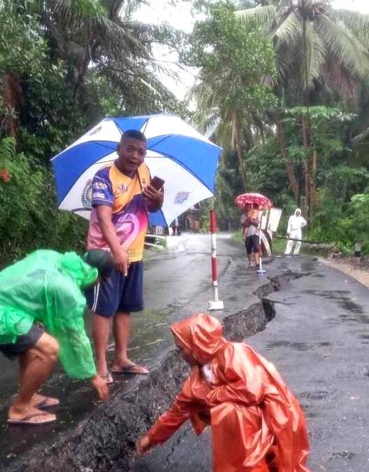 Jalan Kaligesing Retak hingga 50 Cm