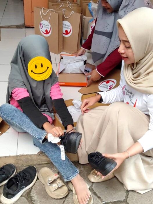 Keluarga Selalu Menjaga Senyum Tetap Menyala
