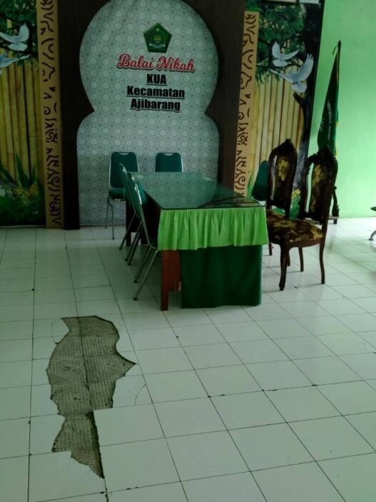 Keramik Balai Nikah Sementara Rusak