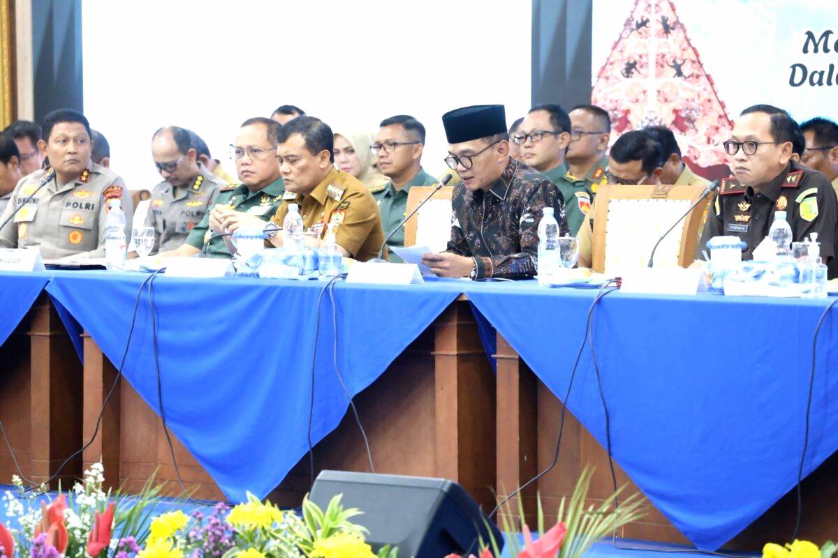 Ketua DPRD Jateng Sumanto meminta Pemprov bersinergi dengan Pemkab dan Pemkot dalam menghadapi momentum Hari Raya Natal 2025 dan Tahun Baru 2026
