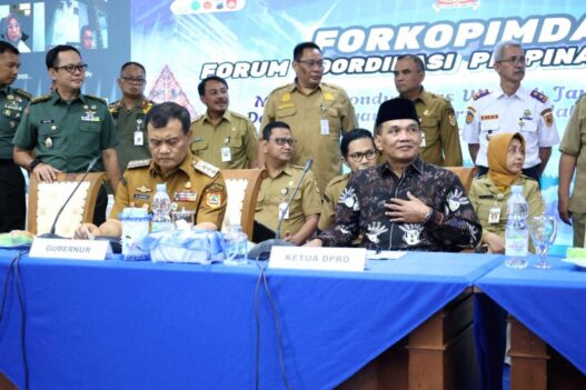 Ketua DPRD Jateng Sumanto meminta Pemprov bersinergi dengan Pemkab dan Pemkot dalam menghadapi momentum Hari Raya Natal 2025 dan Tahun Baru 2026.