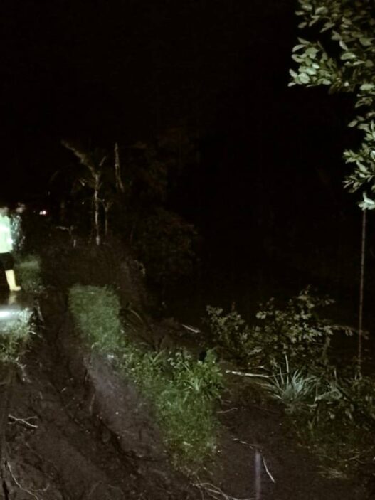 Longsor di Karanggayam Gerus Bahu Jalan