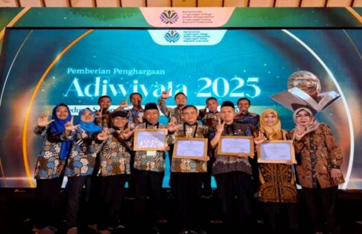 MAN 1 Terima Penghargaan dari Kementerian LH