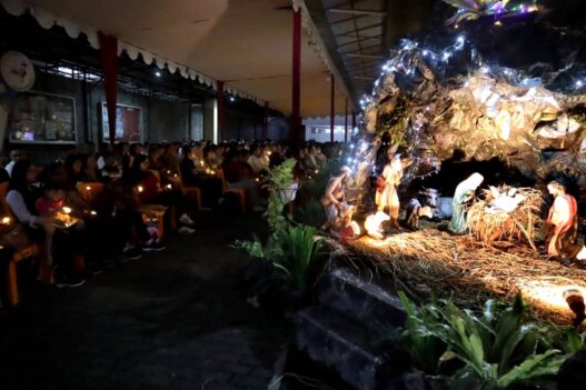 Ornamen Barang Bekas Simbol Kepedulian Lingkungan