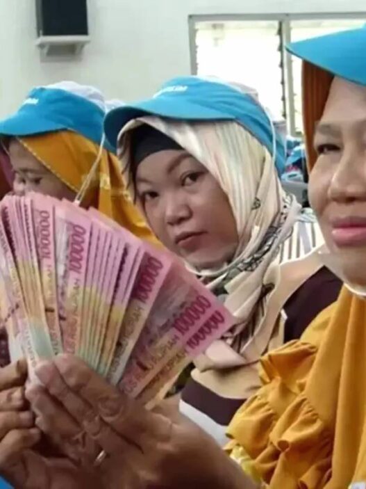 Pensiunan menerima pesangon