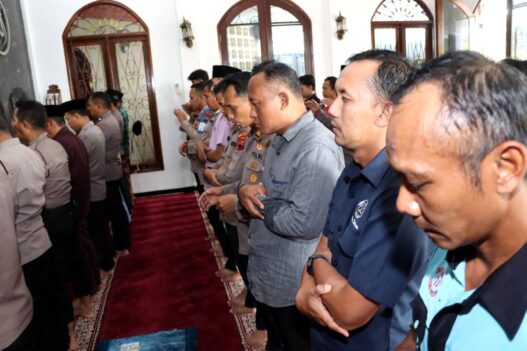 Polres Gelar Salat Gaib untuk Korban Bencana Sumatera Barat