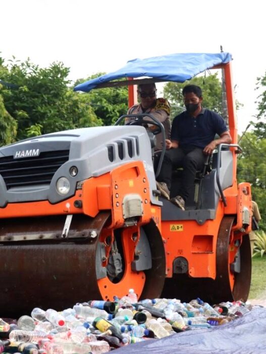 Polres Musnahkan 1.717 Botol Miras