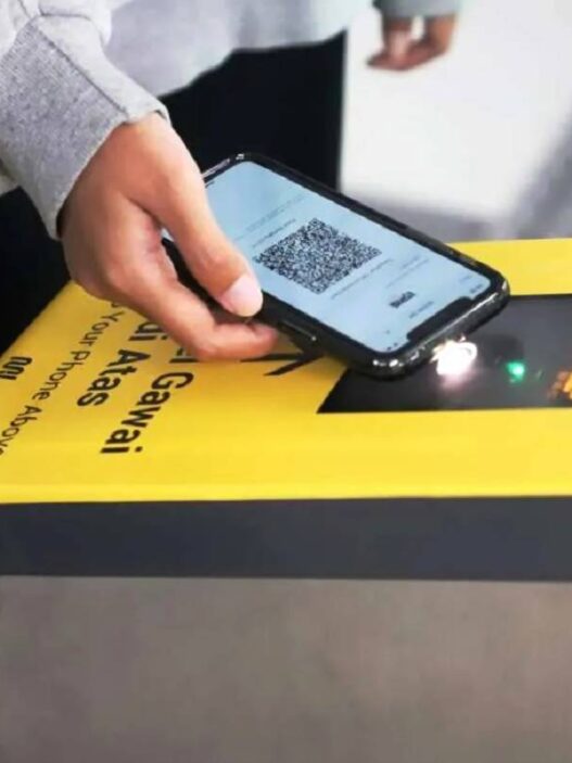 QRIS Tap myBCA bisa digunakan untuk membayar MRT, KRL, hingga parkir
