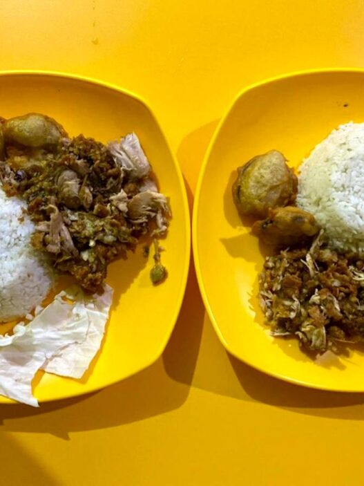 Refill Nasi dan Es Teh Sepuasnya