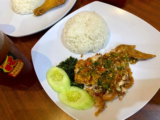Rocket Chicken Kombas Sajikan Ayam Juicy
