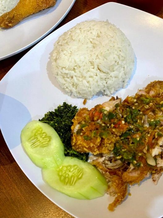 Rocket Chicken Kombas Sajikan Ayam Juicy