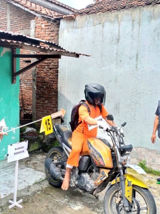 Saksikan Rekonstruksi, Anak Korban Histeris