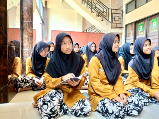 Santri Al Istiqomah Diajak Melek Teknologi