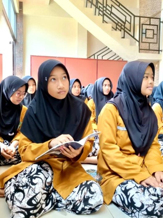 Santri Al Istiqomah Diajak Melek Teknologi