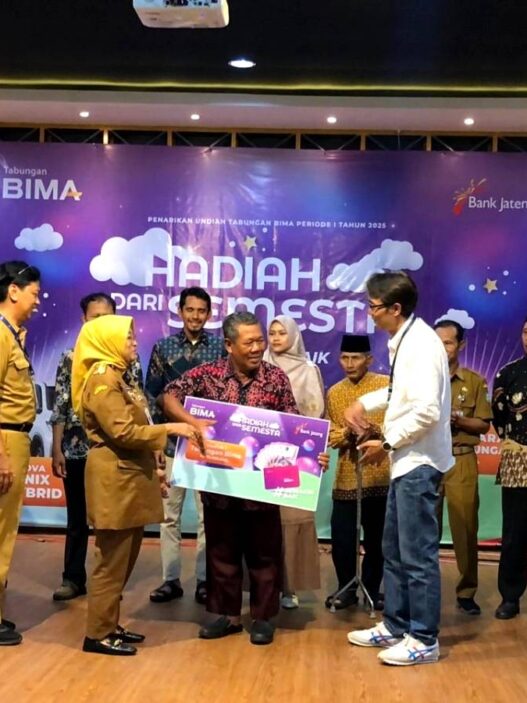 Sarikun Terima Hadiah Rp 75 Juta Dari Tabungan Bima Bank Jateng