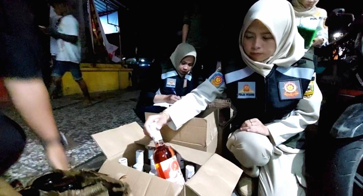 Satpol PP Amankan Ratusan Miras