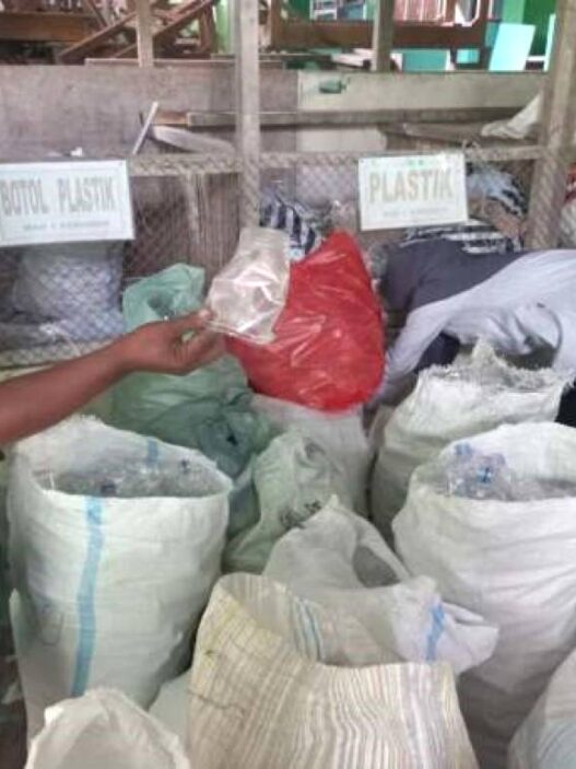 Siswa Sulap Sampah Jadi Rupiah
