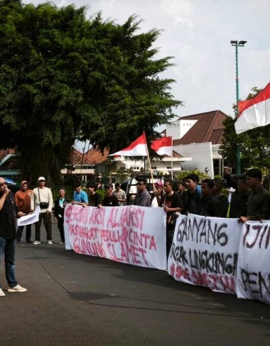 Warga Desak Penutupan dan Pencabutan Izin Tambang