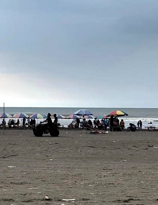 37.743 Wisatawan Serbu Pantai Jetis