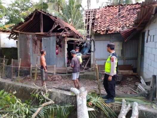 Angin Kencang Landa 6 Kecamatan