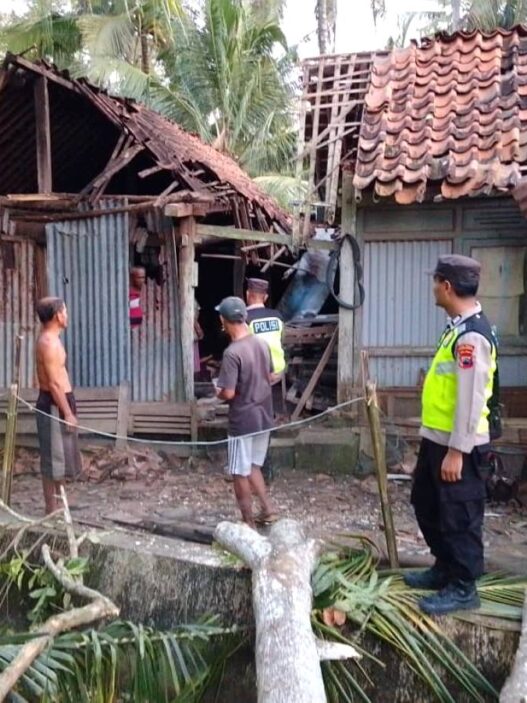 Angin Kencang Landa 6 Kecamatan