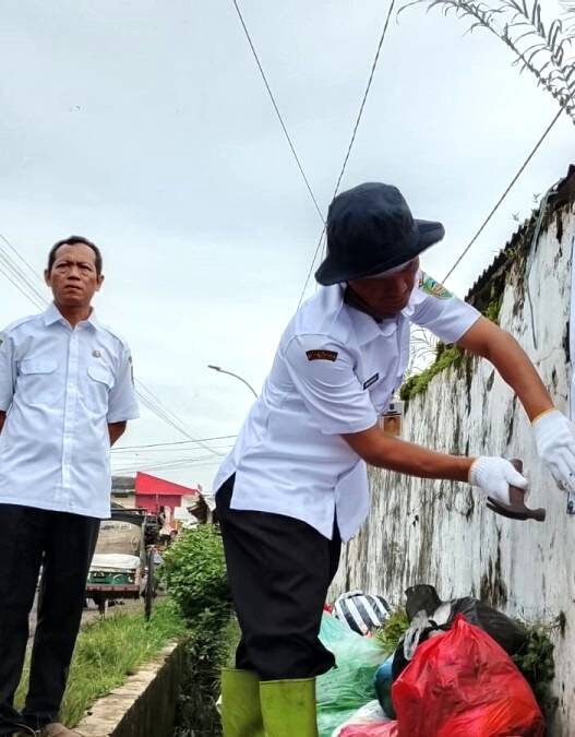 Banner Larangan Buang Sampah Dipasang