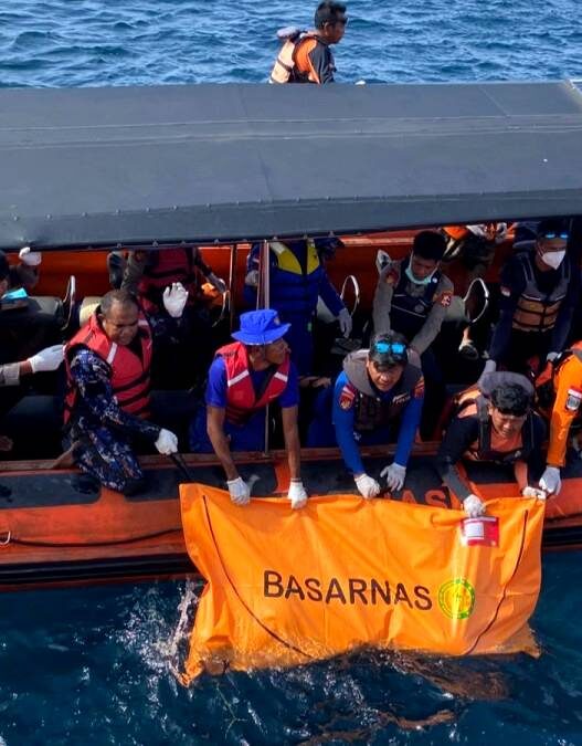 Basarnas Identifikasi Jasad Korban Kapal KM Putri Sakinah II