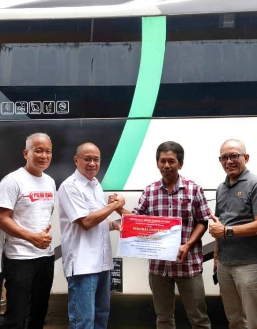 Bupati Hibahkan Bus untuk Persibas