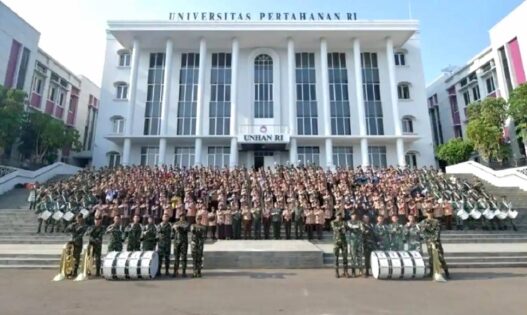 Calon mahasiswa yang ingin berkuliah di Unhan, terutama bagi siswa SMA dan SMK, harus memenuhi syarat yang ditetapkan