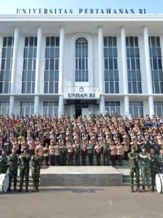 Calon mahasiswa yang ingin berkuliah di Unhan, terutama bagi siswa SMA dan SMK, harus memenuhi syarat yang ditetapkan