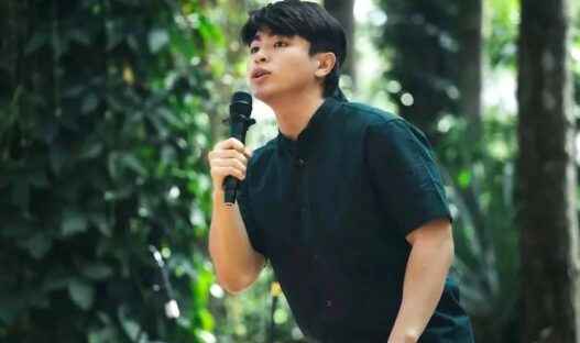 Dicoret dari Kartu Keluarga